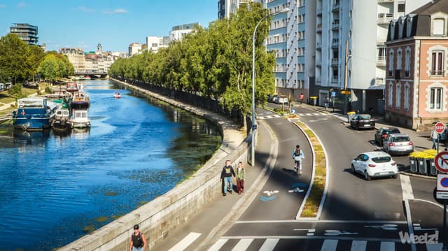 Une des premières parties du REV (Réseau Express Vélo) de Rennes, le long des berges de la Vilaine.